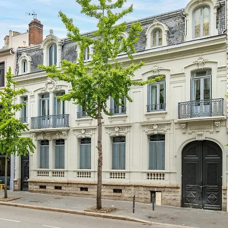 Moderne En Plein Coeur De Saint-etienne